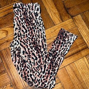 who cares printed leggings size: M